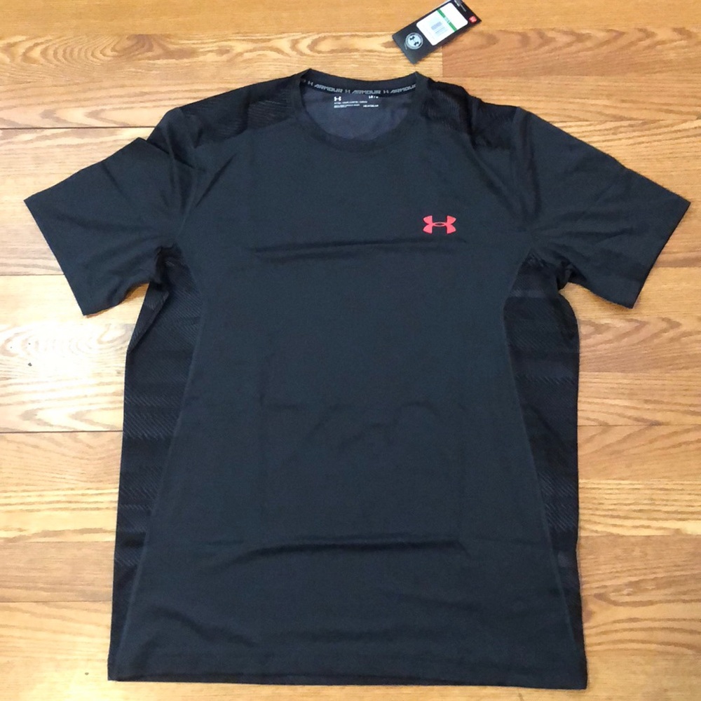 Men’s Under Armour black fitted t shirt